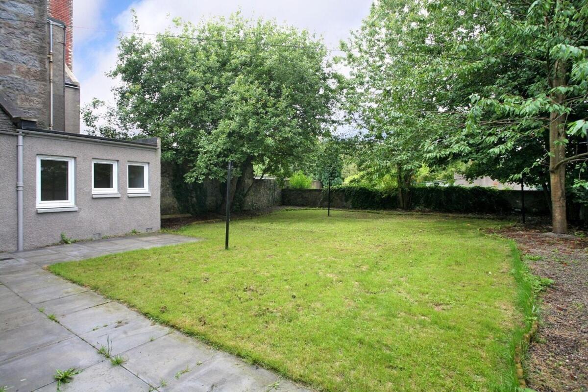 Springbank Apartment Aberdeen Bagian luar foto